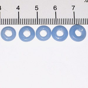 Lot de 5 petites perles de verre circulaires bleu pervenche, trous de 3 mm