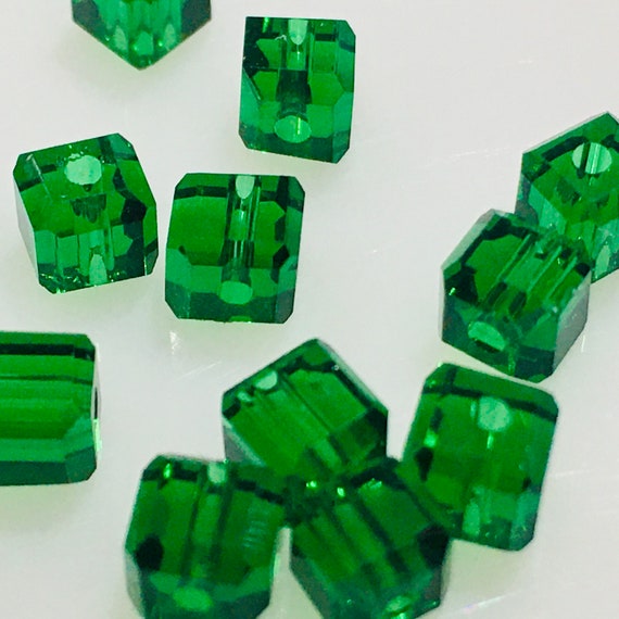 Lot De Perles Cubiques En Verre Vert - Environ 160 Perles De 4x4x4mm - 15 Grammes - Idéal Pour Création Bijoux
