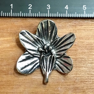 Iris Pendant Charm 40mm detailed silver colored Iris Pendant DIY