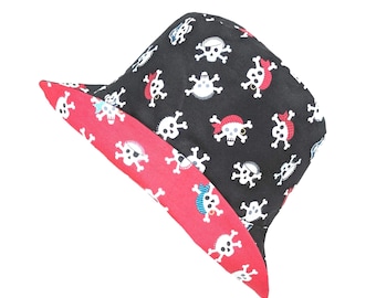 Skull and Crossbones, reversible pirate bucket hat