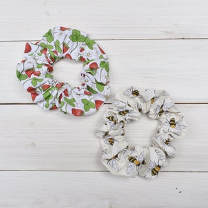 Erdbeere und Bienenhaar Scrunchie