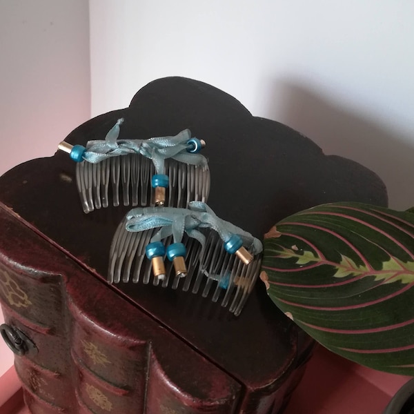 PAIR of HAIR COMBS Clip Vintage 80 Hair Comb Light Blue/Red Pearls Ribbons Hair Clip Combs Vintage Combs