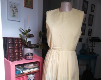 LEMON CRÊPE DRESS Vintage 60 Woman Hand Tailored Dress Yellow Crepe Cocktail Dress sz. IT42