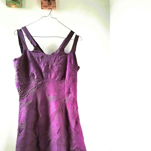 LABEL WINE DRESS Vintage 80 Woman Embossed Satin Dress Wine Purple Cocktail Dress Vintage Mini Dress Made in U.S.A. sz. M