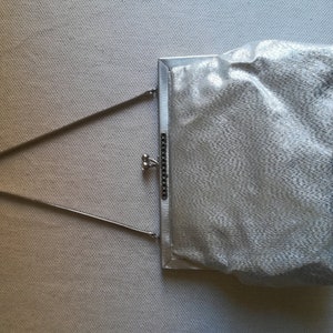 METALLIC CLUTCH BAG Vintage 60er Silber Lurex Metall Rahmen Abendtasche Handtasche Kiss Lock Bag