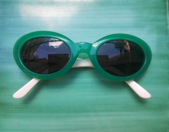 Vintage 80s Cat Eye Sunglasses: Green Celluloid Frame… - Gem display picture 2