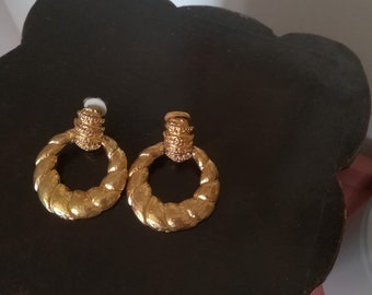 GOLDEN Round DROP EARRINGS Vintage 80 Gold Tone Metal Earrings Dangle Round Drop Design Clip Earrings