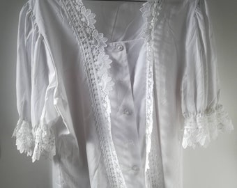BAVARIAN DIRNDL BLOUSE Vintage 70 Woman Button-Up Shirt Square Neckline Puff Sleeve Embroiderd Blouse Pirate White Cotton Top sz. IT46