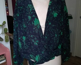 FLOWERS SILK BLOUSE Vintage 70 Woman Wrap-Around Top Shirt Blue Silk Green Floral Pattern One Size