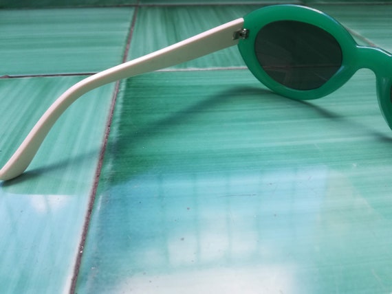 Vintage 80s Cat Eye Sunglasses: Green Celluloid Frame… - Gem display picture 1
