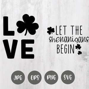 Op de afbeelding: Zwart-wit grafisch ontwerp met de tekst "LOVE" en een klavertje vier. De tekst "LET THE SHENANIGANS BEGIN" is ook inbegrepen met twee klavertjes vier.