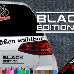 Könnte beinhalten: Schwarzer Edition Autoaufkleber mit Peace-Zeichen und dem Text "+ Gratis Testaufkleber". Der Aufkleber ist in 6 Größen und 21 Farben erhältlich, darunter Neonfarben.