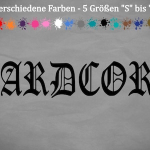 Puede incluir: Gráfico en blanco y negro de la palabra "HARDCORE" en un estilo de fuente gótica.
