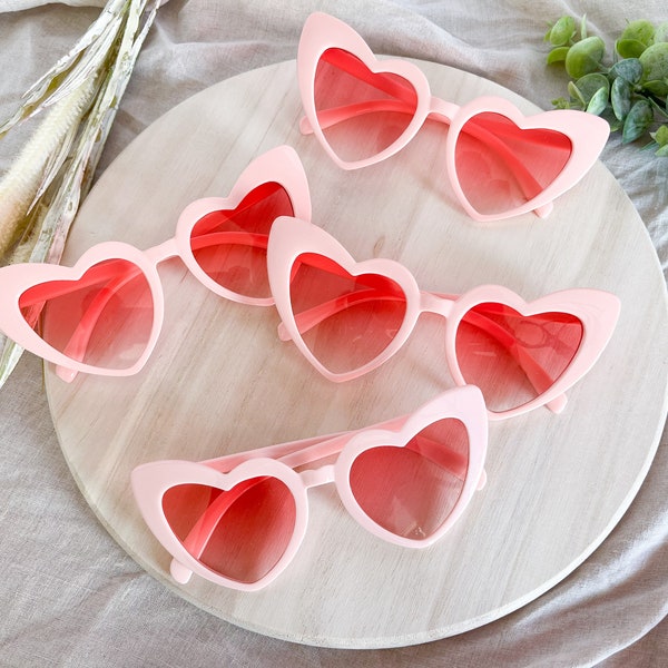 Occhiali da sole da damigella d'onore a forma di cuore, occhiali da sole a cuore, regalo per damigelle d'onore, occhiali da sole da addio al nubilato, occhiali da sole a cuore, occhiali da sole per galline, regalo per galline