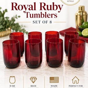 Op de afbeelding: Een set van acht Anchor Hocking Royal Ruby drinkglazen van rood glas. Elk glas heeft een inhoud van 8 oz. De tekst op de afbeelding bevat Anchor Hocking, America's Favorite, Vintage American Glassware, Timeless Style, Royal Ruby Tumblers, Set of 8, 8 oz each, Rich Ruby Red Glass, Made in USA en Classic. Collectible. Beautiful.