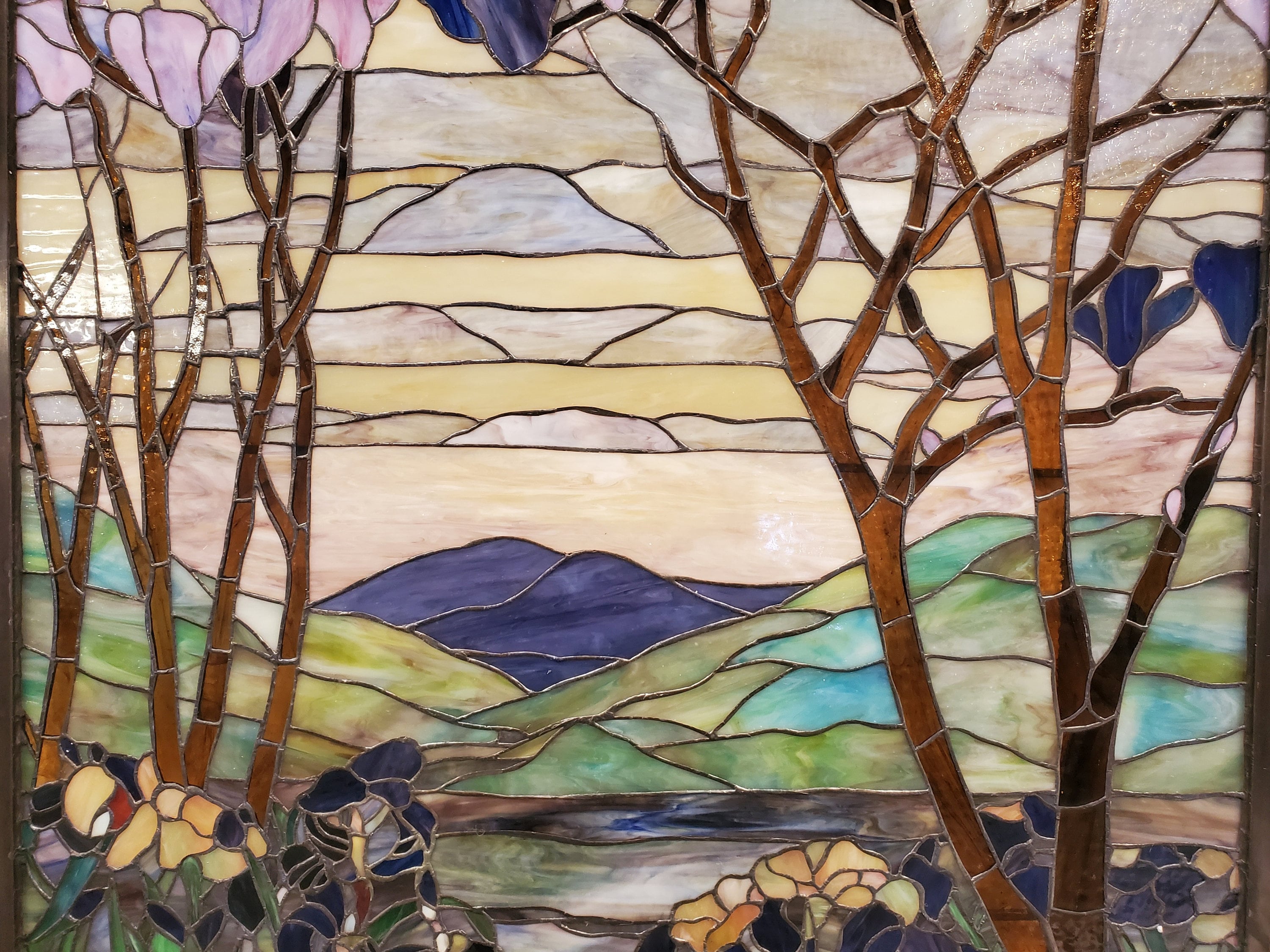 ルイス・C・ティファニー ステンドグラス 【マグノリア&アイリス】 Magnolia & Iris Stained and Leaded Glass Window, Tiffany Studios