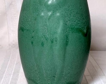 陶器製オリーブグリーン花瓶 華道 作家在銘品 オリーブグリーン 陶器 花器 一輪挿し - メルカリ