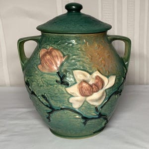 Roseville Pottery, Magnolia, Green Cookie Jar w Lid, Very Nice Detail, Colors