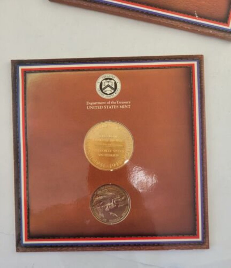 1995 50c WWII 50th Anniversary Commemorative Half Dollar and Victory Medal Set image 10