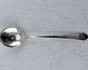 William and Mary by Lunt Sterling Silver 6 1/2&quot; Round Bowl Bouillon Soup Spoon 1oz