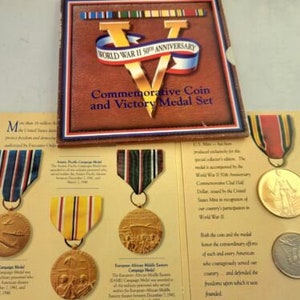 1995 50c WWII 50th Anniversary Commemorative Half Dollar and Victory Medal Set