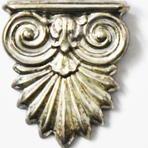 Silver Plated Pedestal Scroll Brooch Pin 34mm x 40mm