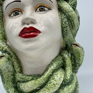 Testa Mitologica Medusa Ceramica Caltagirone cm H.38 L.25 Artigianale Verde - DD CERAMICHE SICILIANE