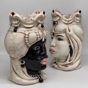 Teste di Moro Emiro Ceramica Caltagirone cm H.30 L.18 Artigianale Écru Sfere Nero DD CERAMICHE SICILIANE