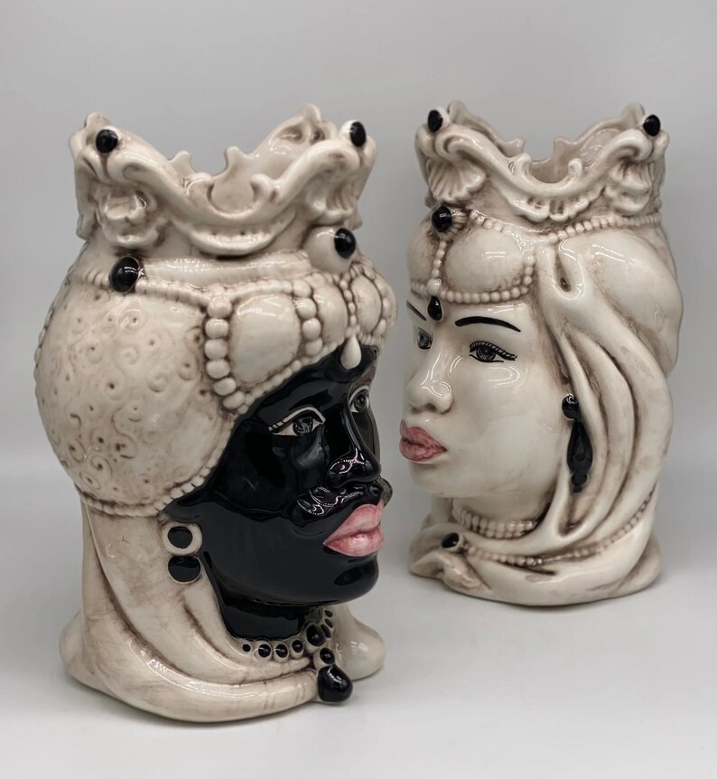 Teste di Moro Emiro Ceramica Caltagirone cm H.30 L.18 Artigianale Écru Sfere Nero DD CERAMICHE SICILIANE