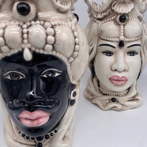 Teste di Moro Emiro Ceramica Caltagirone cm H.30 L.18 Artigianale Écru Sfere Nero DD CERAMICHE SICILIANE