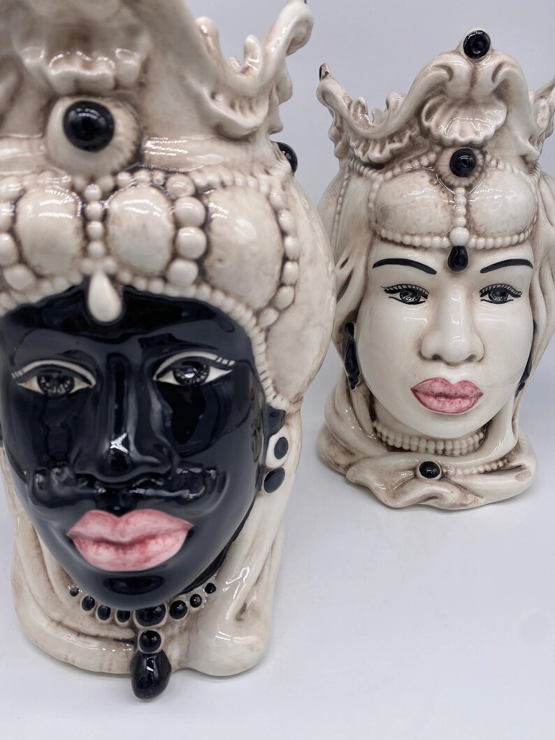 Teste di Moro Emiro Ceramica Caltagirone cm H.30 L.18 Artigianale Écru Sfere Nero DD CERAMICHE SICILIANE