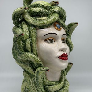 Testa Mitologica Medusa Ceramica Caltagirone cm H.38 L.25 Artigianale Verde - DD CERAMICHE SICILIANE