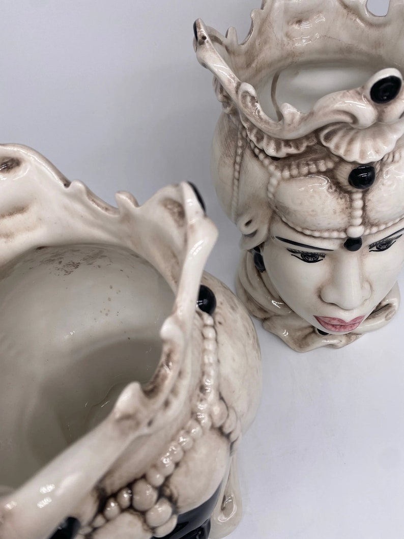 Teste di Moro Emiro Ceramica Caltagirone cm H.30 L.18 Artigianale Écru Sfere Nero DD CERAMICHE SICILIANE