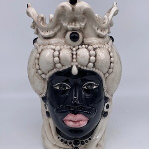 Teste di Moro Emiro Ceramica Caltagirone cm H.30 L.18 Artigianale Écru Sfere Nero DD CERAMICHE SICILIANE