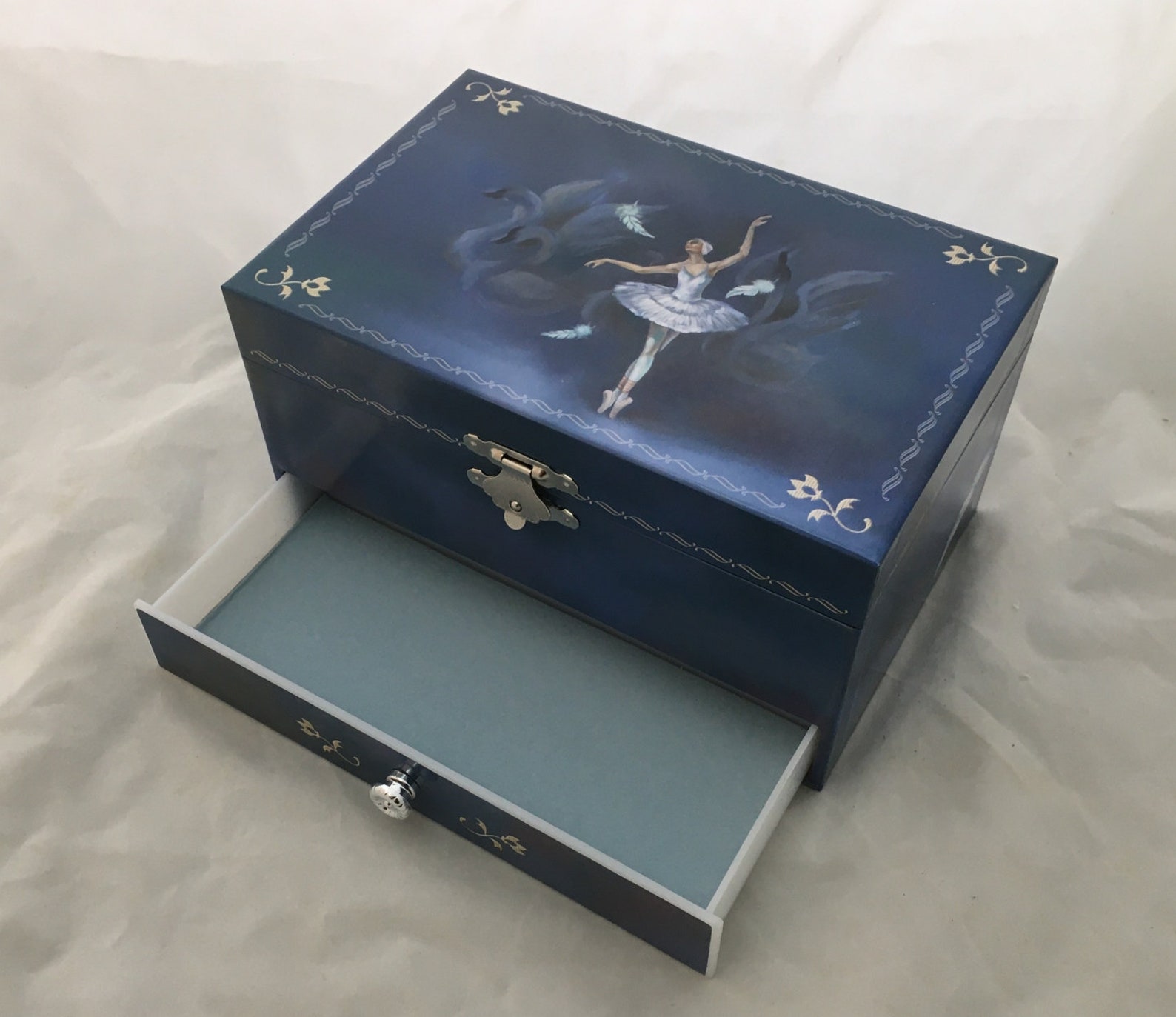 Swan lake jewelry box