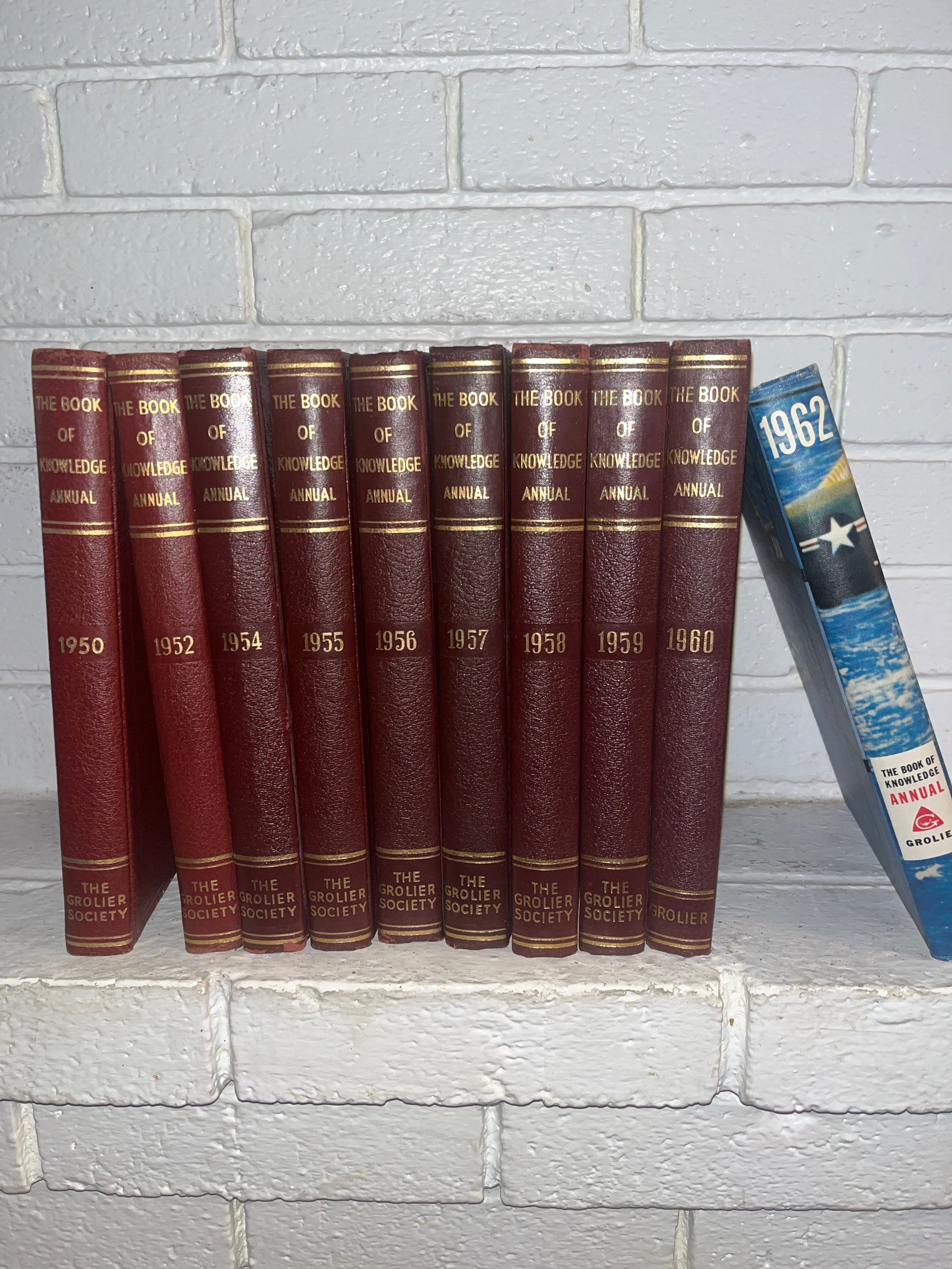 The Book of Knowledge Annual Lot of 10. Grolier. 1950s.. 1950, 52,54, 55,  56 60, 62. Free Shipping 