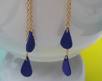 -Gold chain - drop earrings in electric blue leather