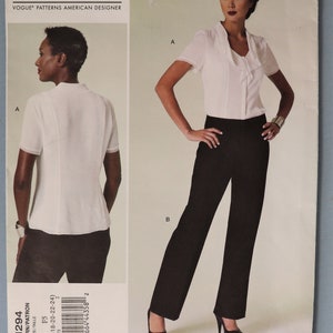 Vogue 1294.  Women's blouse and pants pattern.  Anne Klein lined blouse and pants pattern.  Semi fit blouse, pants pattern.  SZ 16-24 Uncut
