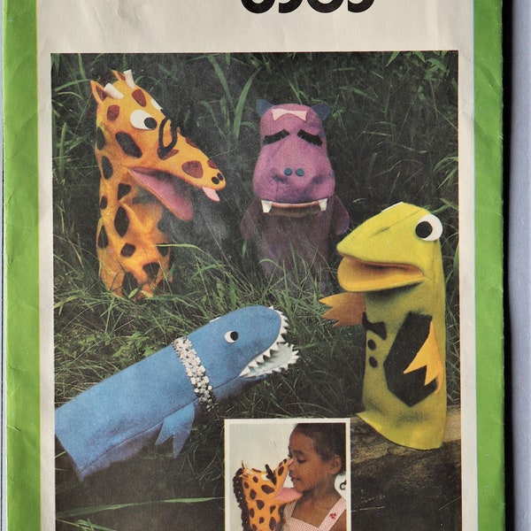 Simplicity 8365.  Hand puppets pattern.  Vintage 1977 felt hand puppets.  Frog, giraffe, hippo, shark felt hand puppets pattern.