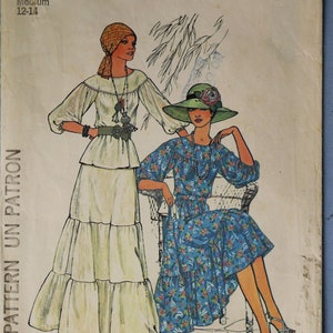 Simplicity 7467.  Misses tunic and tiered skirt pattern.  Vintage 1976  tunic and tiered skirt in two lengths pattern.