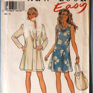 May include: A rustic wooden sign with the text "Welcome to our home" in a handwritten style. The sign is rectangular, with a distressed finish, and features a simple, inviting design. It's suitable for indoor or outdoor use.