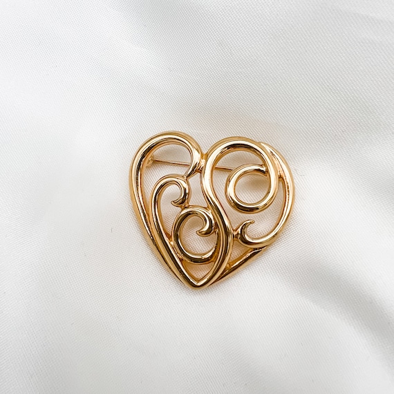 1980s Monet Scrollwork Goldtone Heart Brooch/Pin/… - image 1