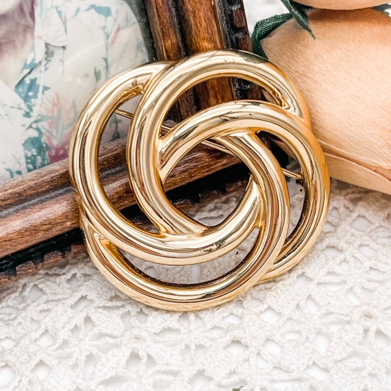 1970s Classic Monet Swirl Brooch