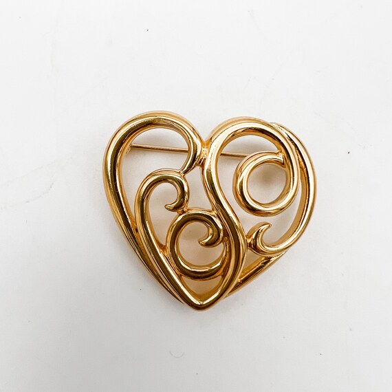 1980s Monet Scrollwork Goldtone Heart Brooch/Pin/… - image 3