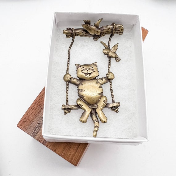 Cat on a Swing Brooch/Jonette Jewelry/JJ/1980s - image 10