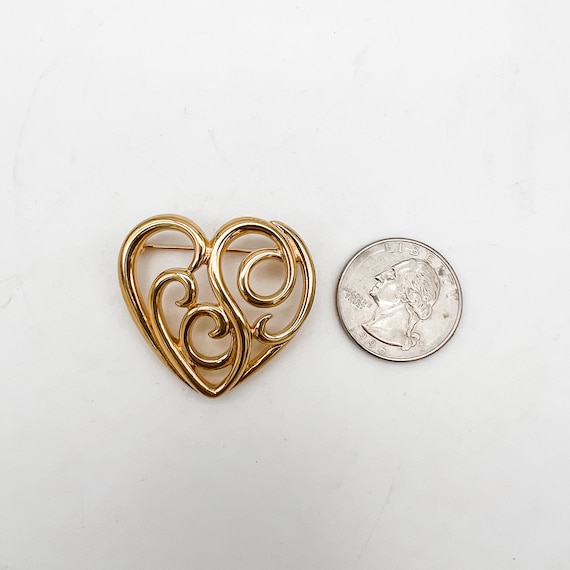 1980s Monet Scrollwork Goldtone Heart Brooch/Pin/… - image 7