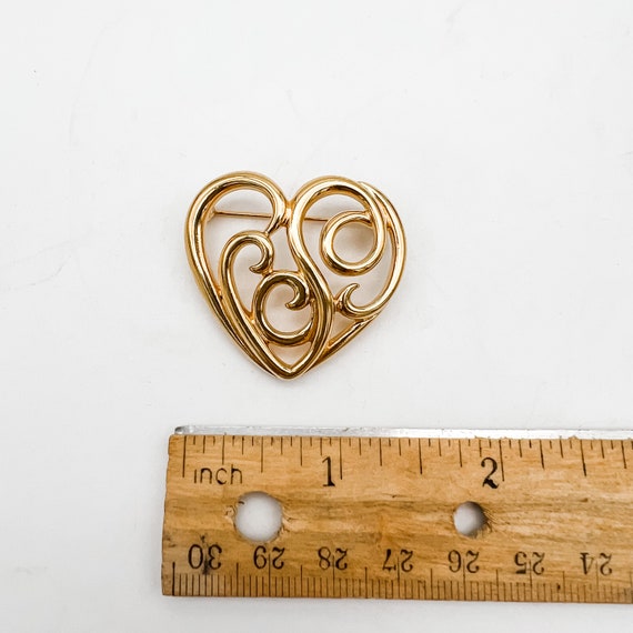 1980s Monet Scrollwork Goldtone Heart Brooch/Pin/… - image 6