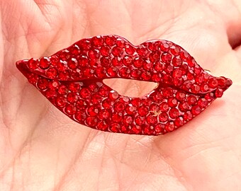 Pin Badge Lips Fun Novelty School Fashion Accessory Brooch Vintage Boho 