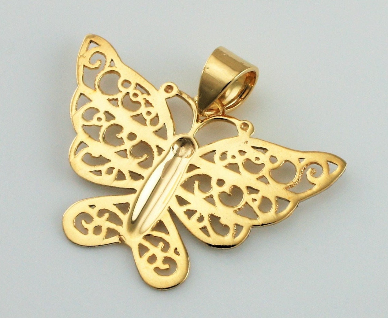 Charm Papillon Ciselé En Or Jaune 9 Carats Avec Mousqueton - Bijou Délicat - Marque Jewellerybox
