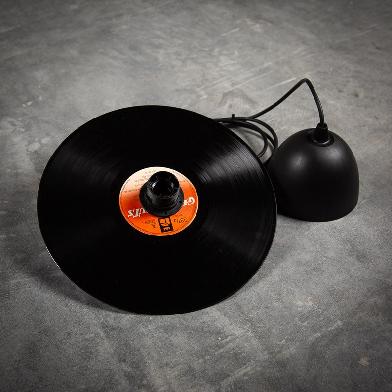 Lampe à suspension rétro pour disque vinyle Noir dimensions 7 po, 10 po, 12 po. Éclairage unique recyclé. Ampoule non incluse image 9